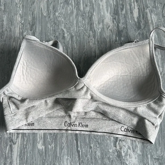 ❤️3/$30 Calvin Klein Gray Bra with Adjustable Straps - Picture 5 of 7